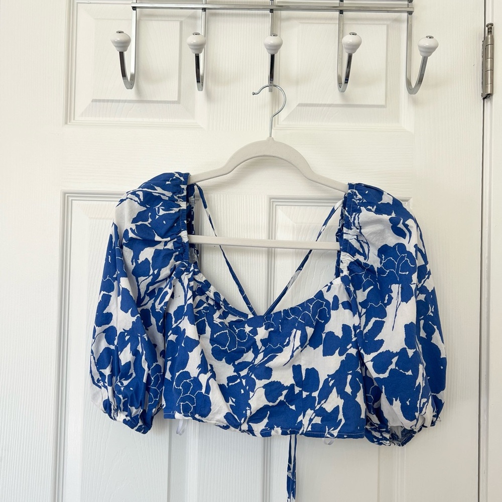Open-back Blouse - Picture 2 of 2